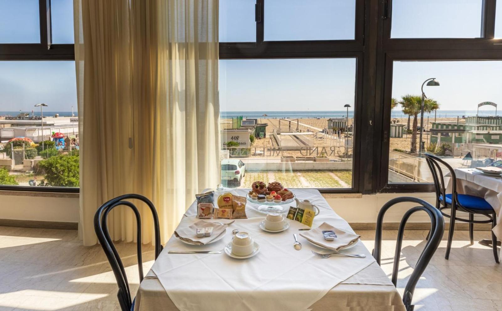 Grand Meeting Hotel Rimini Buitenkant foto